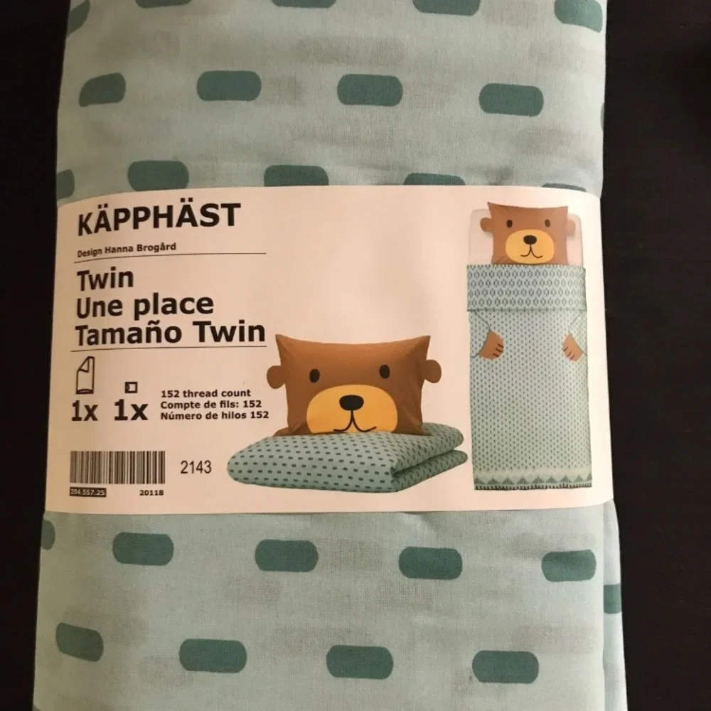 NWT 100% Cotton Twin Duvet cover plus 1 Queen size pillow case.
